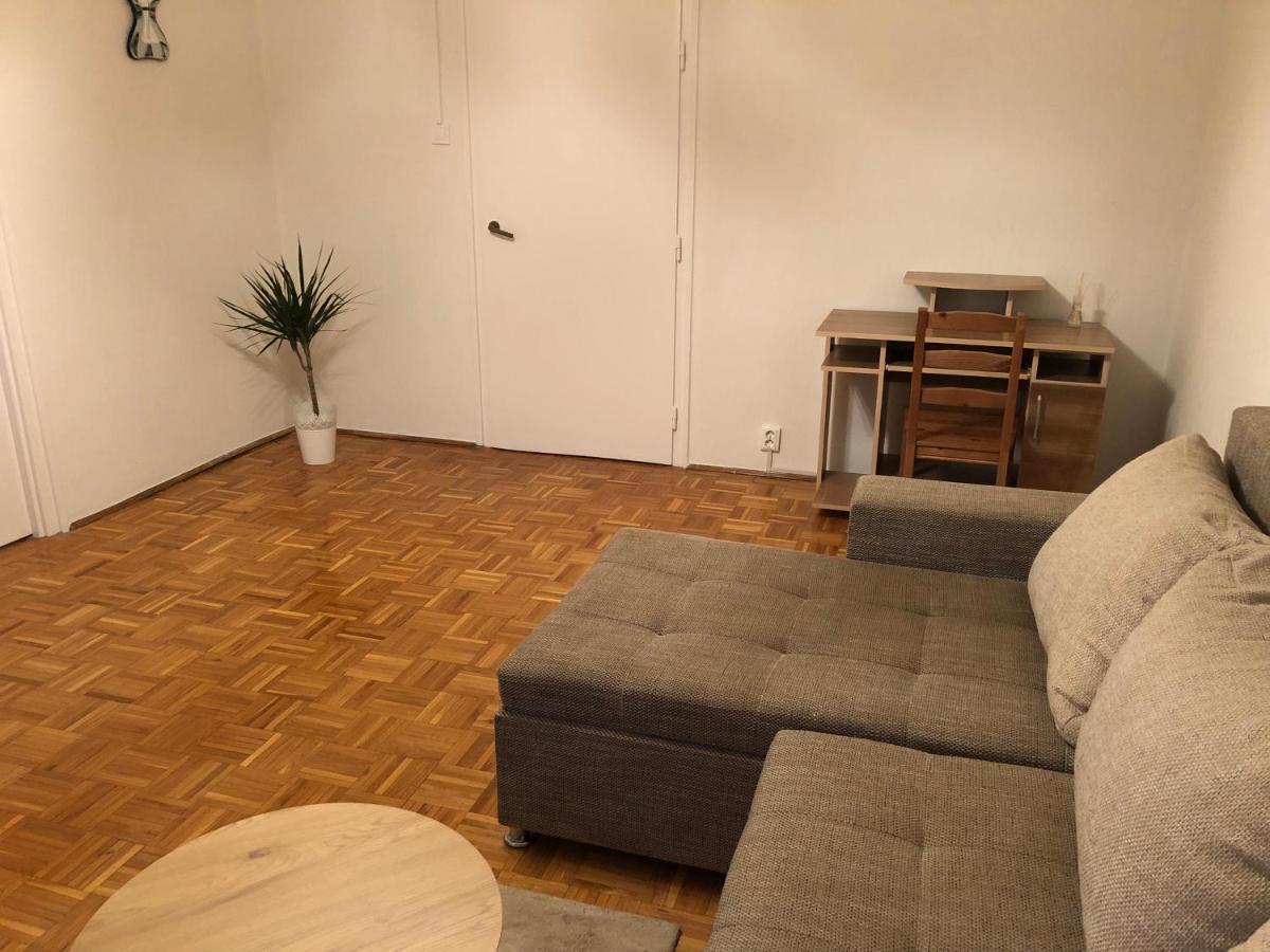 Karman Apartman - 2 Bedroom Entire Flat In The Center ยาสซ์แบร์รีนย์ ภายนอก รูปภาพ